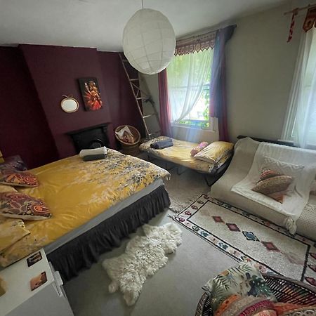 Homestay In The Heart Of Avalon Glastonbury Eksteriør billede
