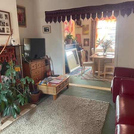 Homestay In The Heart Of Avalon Glastonbury Eksteriør billede