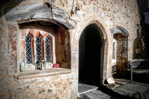 Homestay In The Heart Of Avalon Glastonbury Eksteriør billede