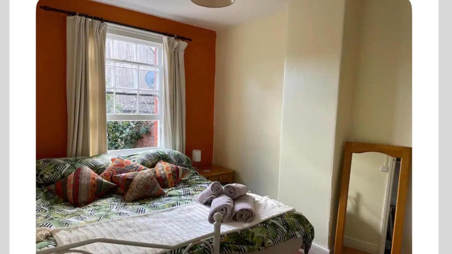 Homestay In The Heart Of Avalon Glastonbury Eksteriør billede