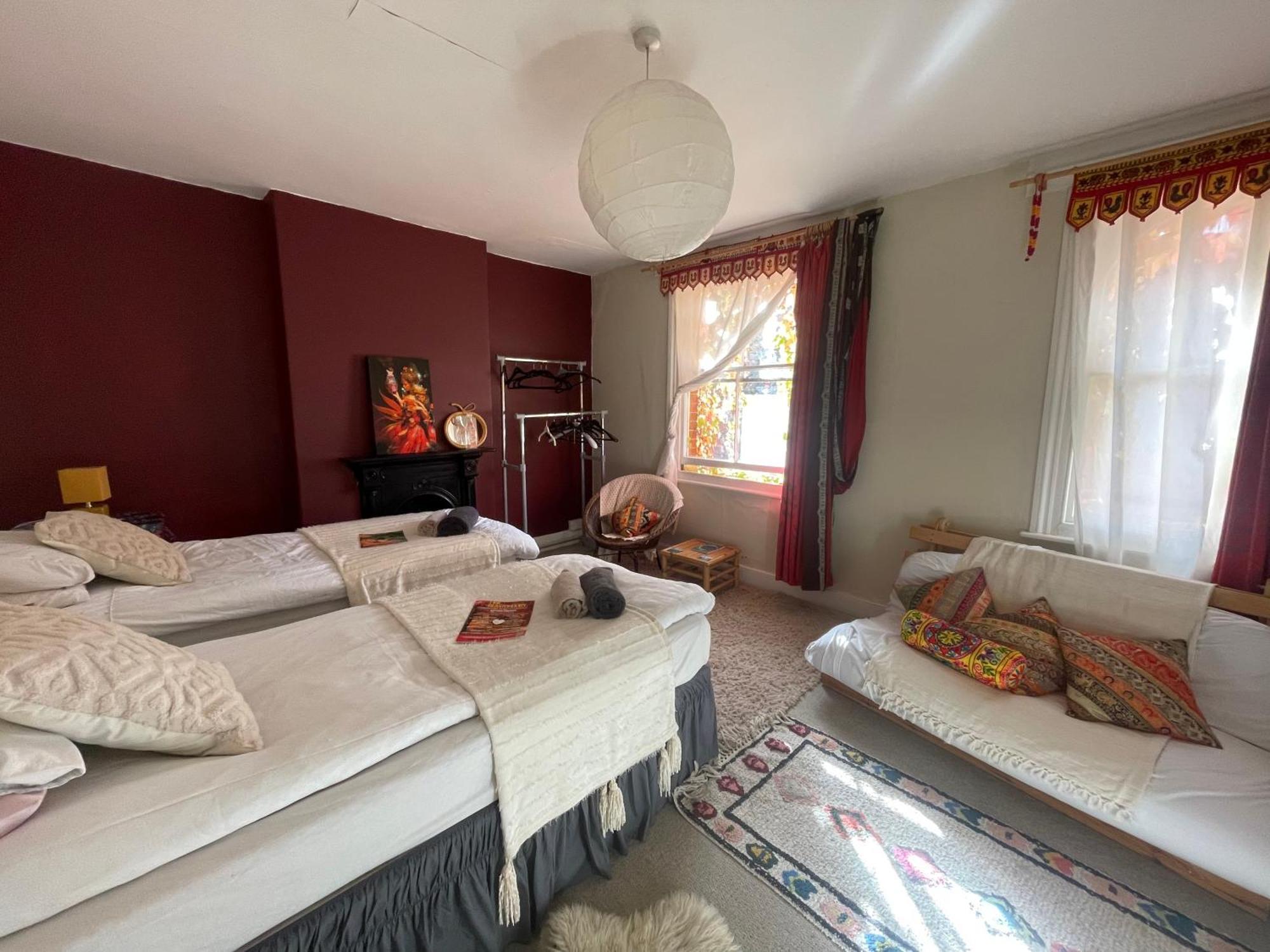 Homestay In The Heart Of Avalon Glastonbury Eksteriør billede